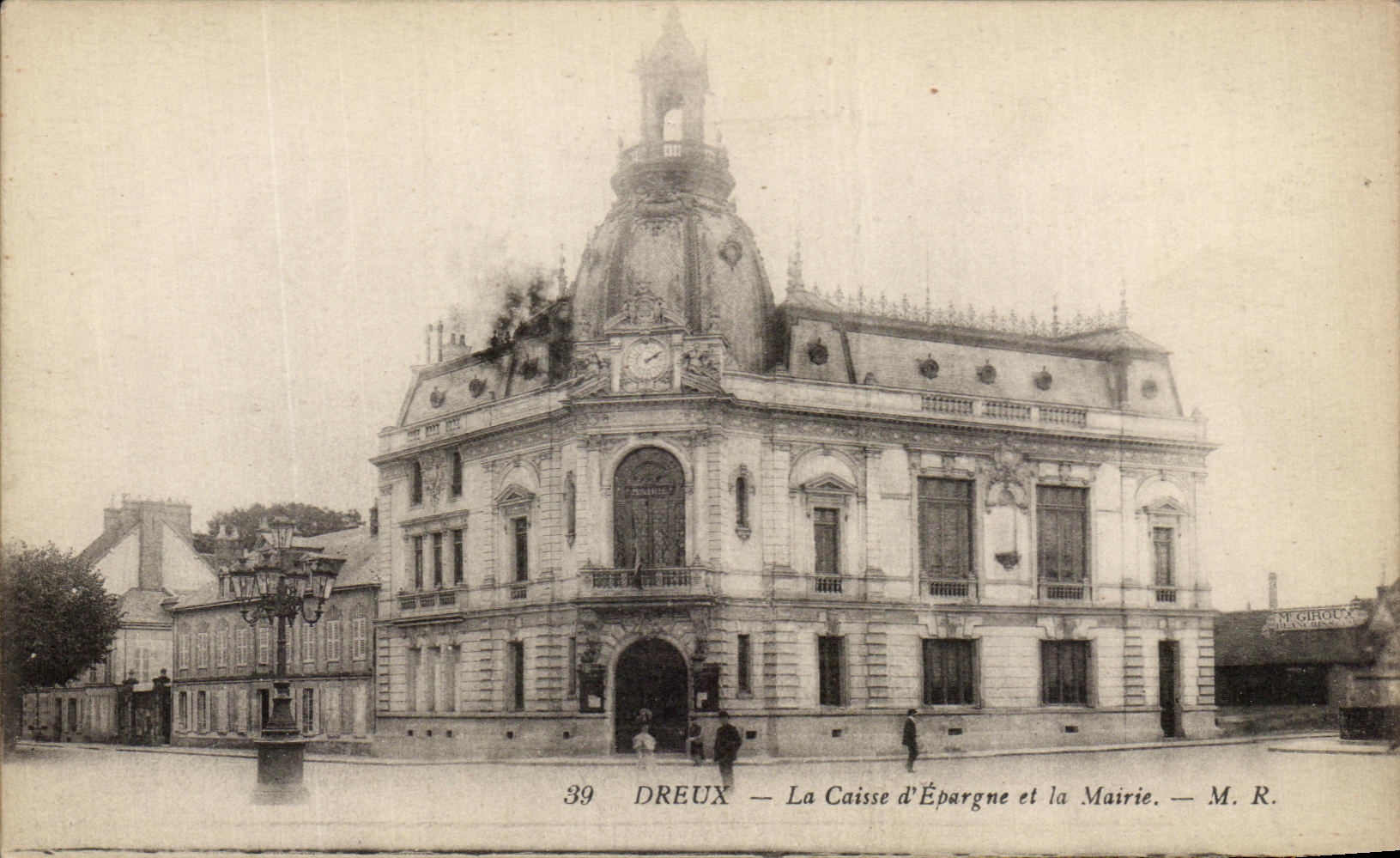 CPA Dreux La Caisse D'Epargne Et La Mairie