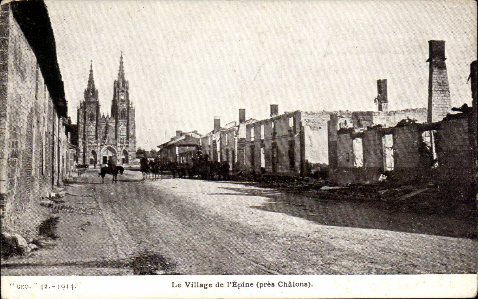 CPA Le Village de l'Epine pres Chalons Militaria