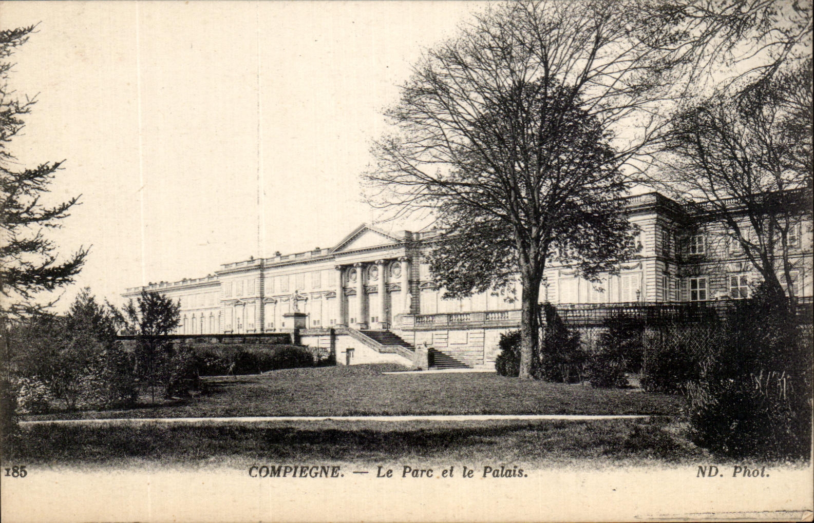 CPA Compiegne the Park and the Palate