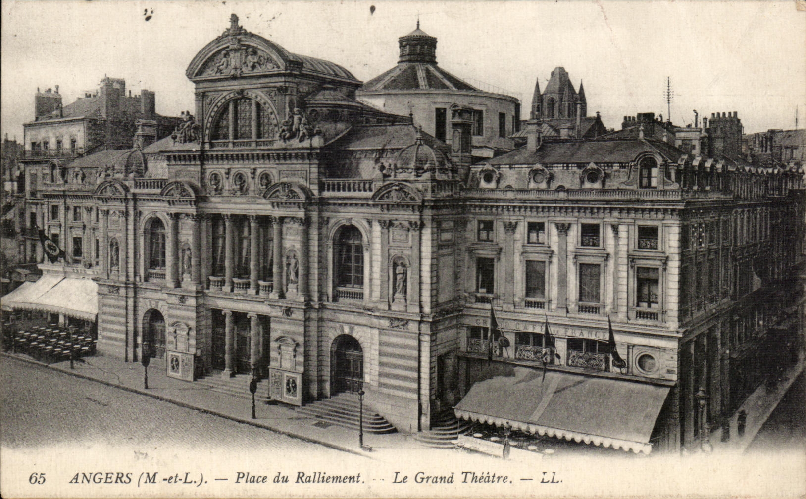 CPA Angers Places Rallying the Large Theater