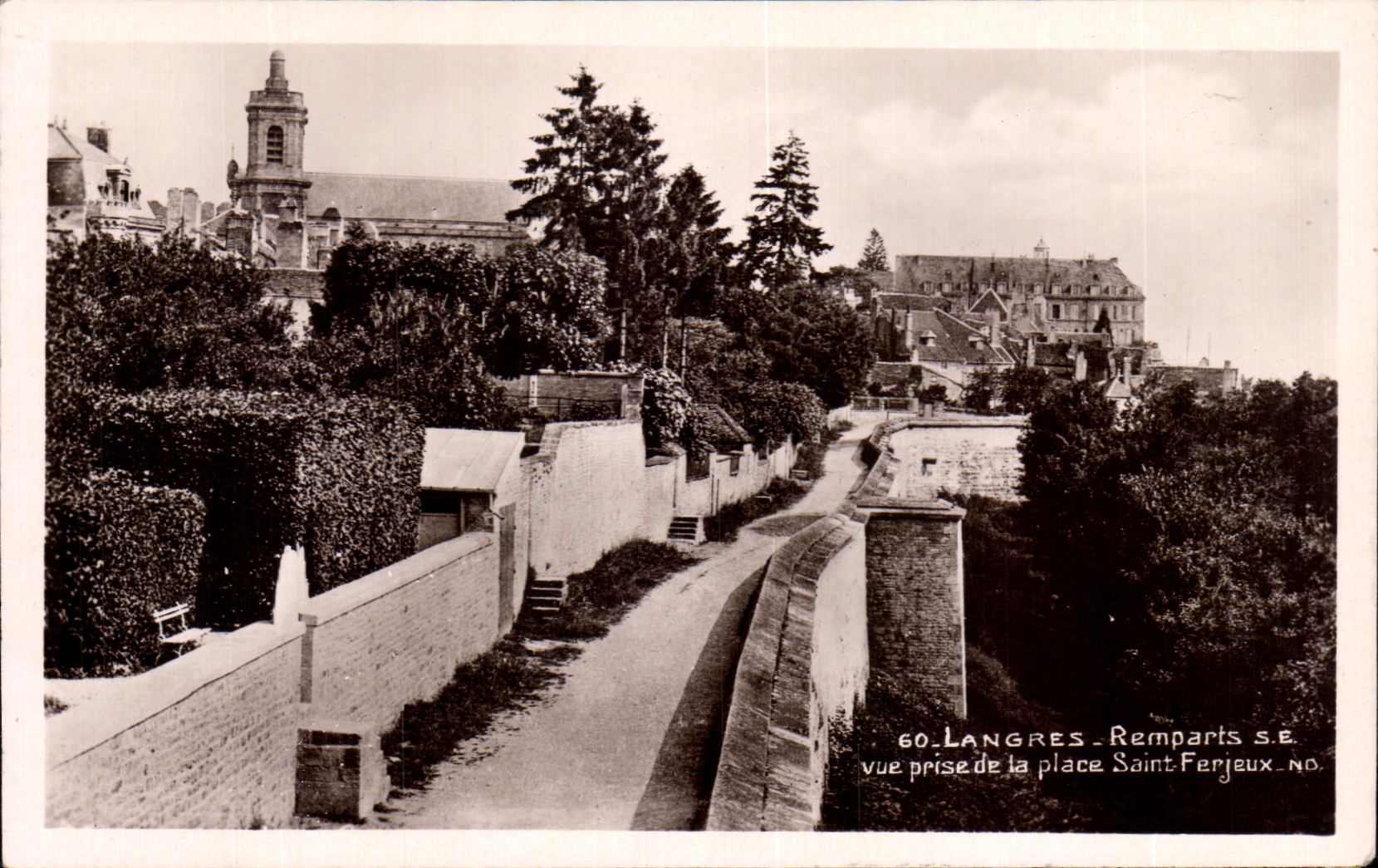 CPA Langres Walls seen from of the Place Saint Ferjeux
