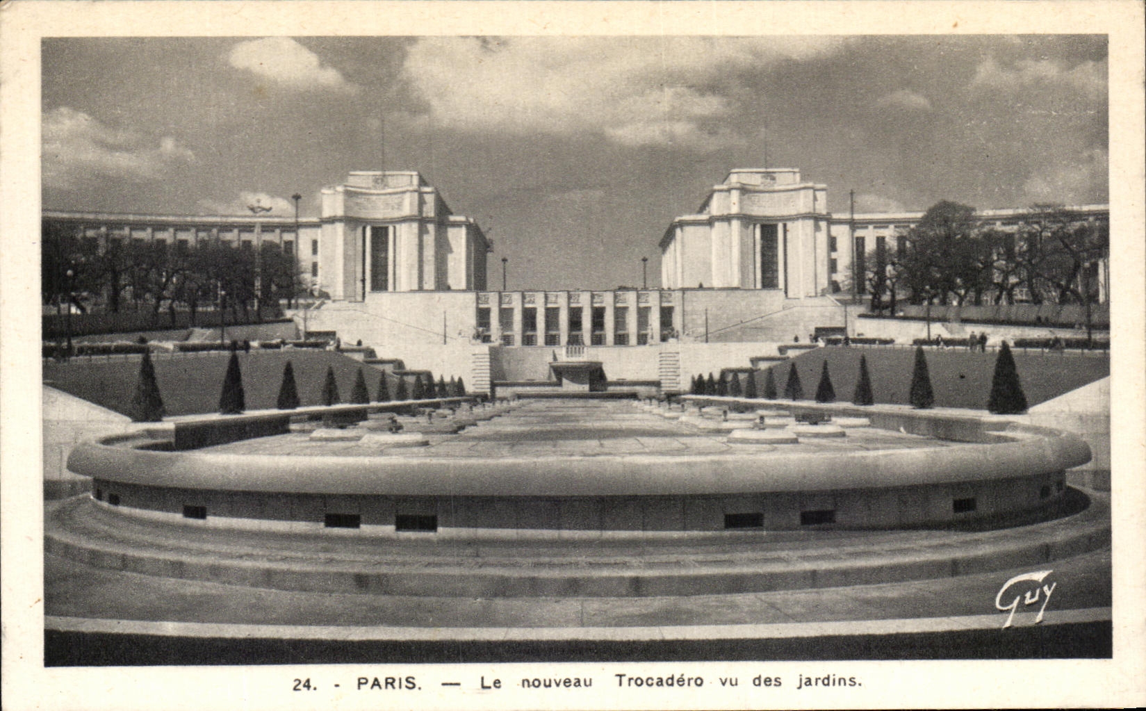 CPA Paris new Trocadero seen of the Gardens