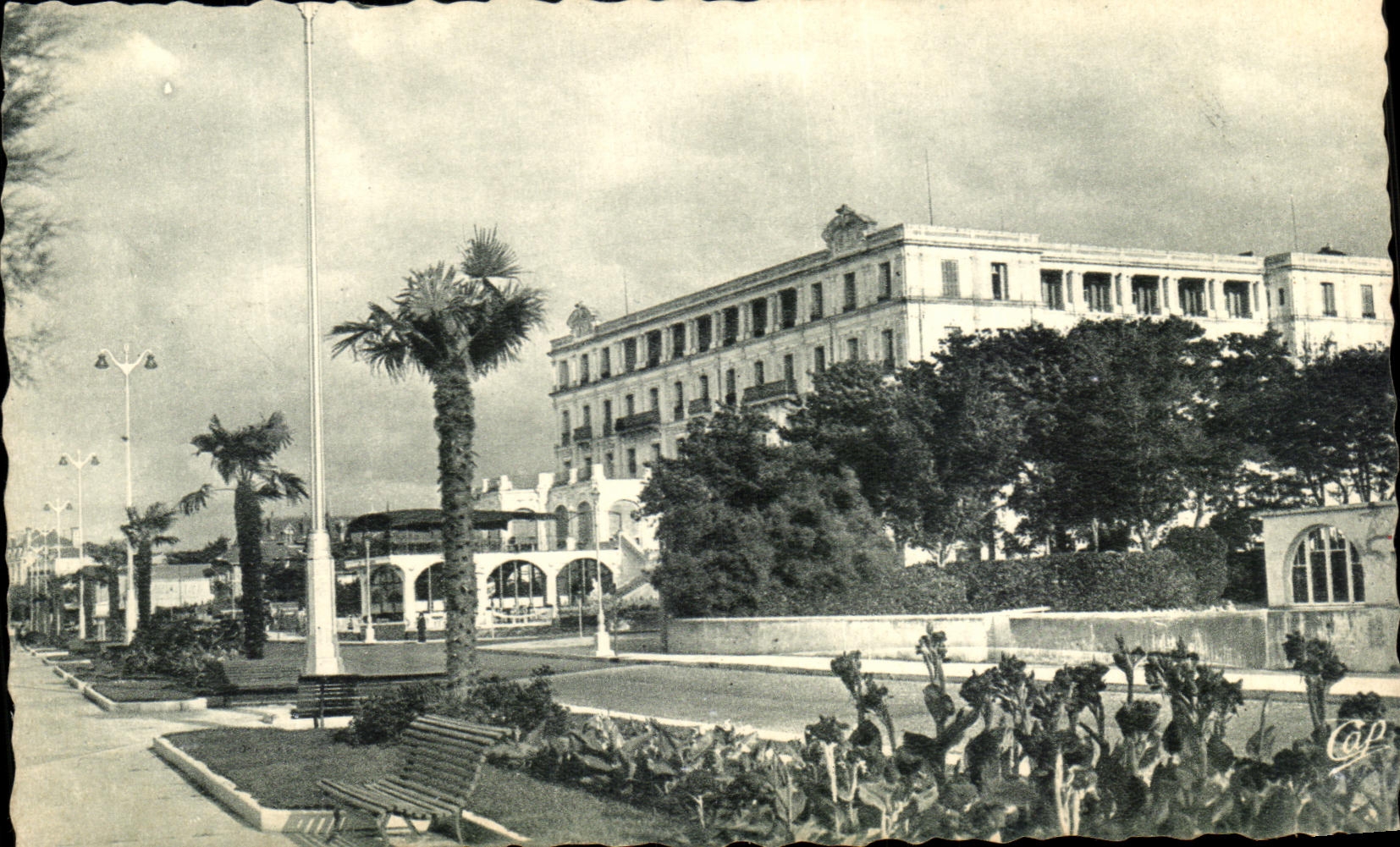 CPSM Arcachon Le Boulevard Promenade Et Le Grand Hotel