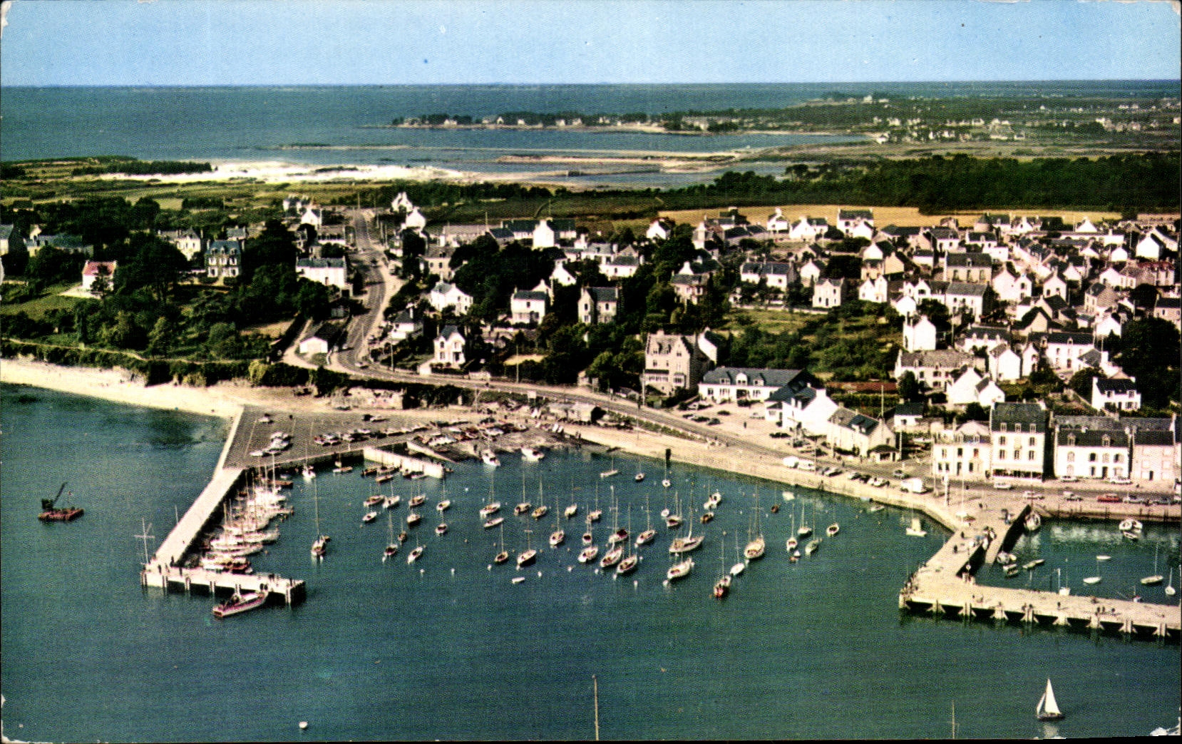CPSM Houlgate la Plage Vue generale Le port et les villas