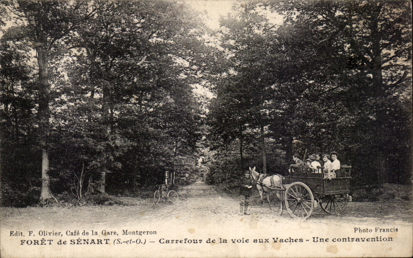 CPA Foret de Senart Carrefour de la Voie aux Vaches Une Contravention Gendarme