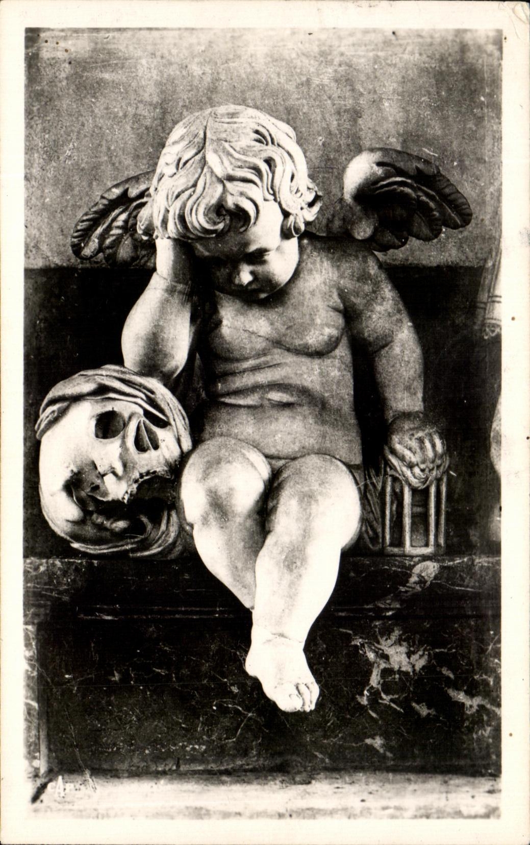 VINTAGE POSTCARD Cathedral of Amiens the Whining angel