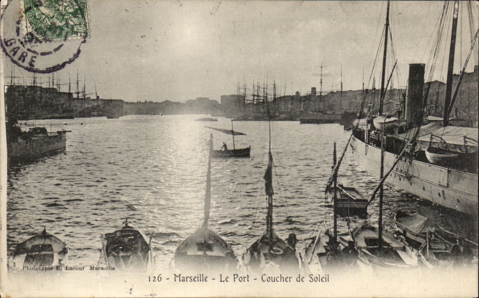 CPA Marseille Le Port Coucher de Soleil Bateaux