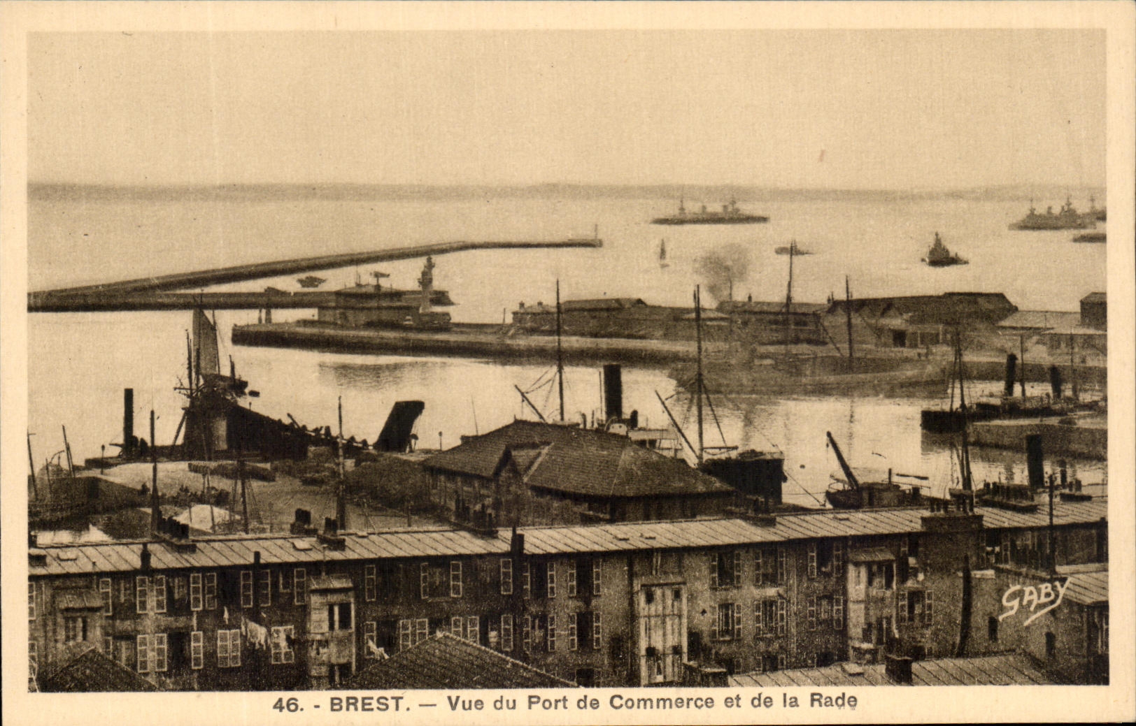 CPA Brest Vue Du Port De Commerce Et De La Rade Bateaux