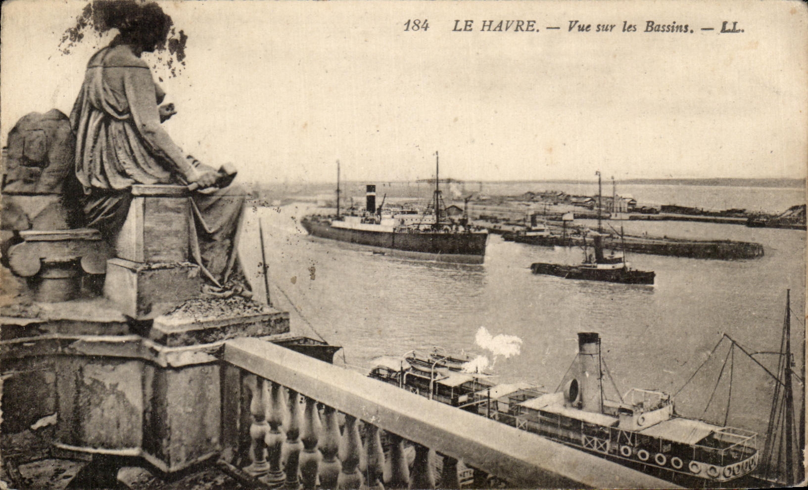 CPA Le Havre Vue Sur Les Bassins Bateaux