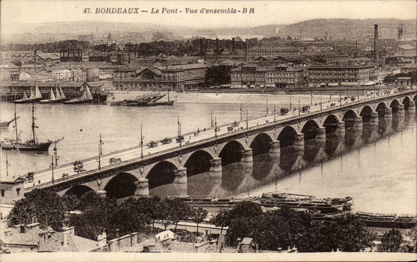 CPA Bordeaux the Bridge Overall picture Boats