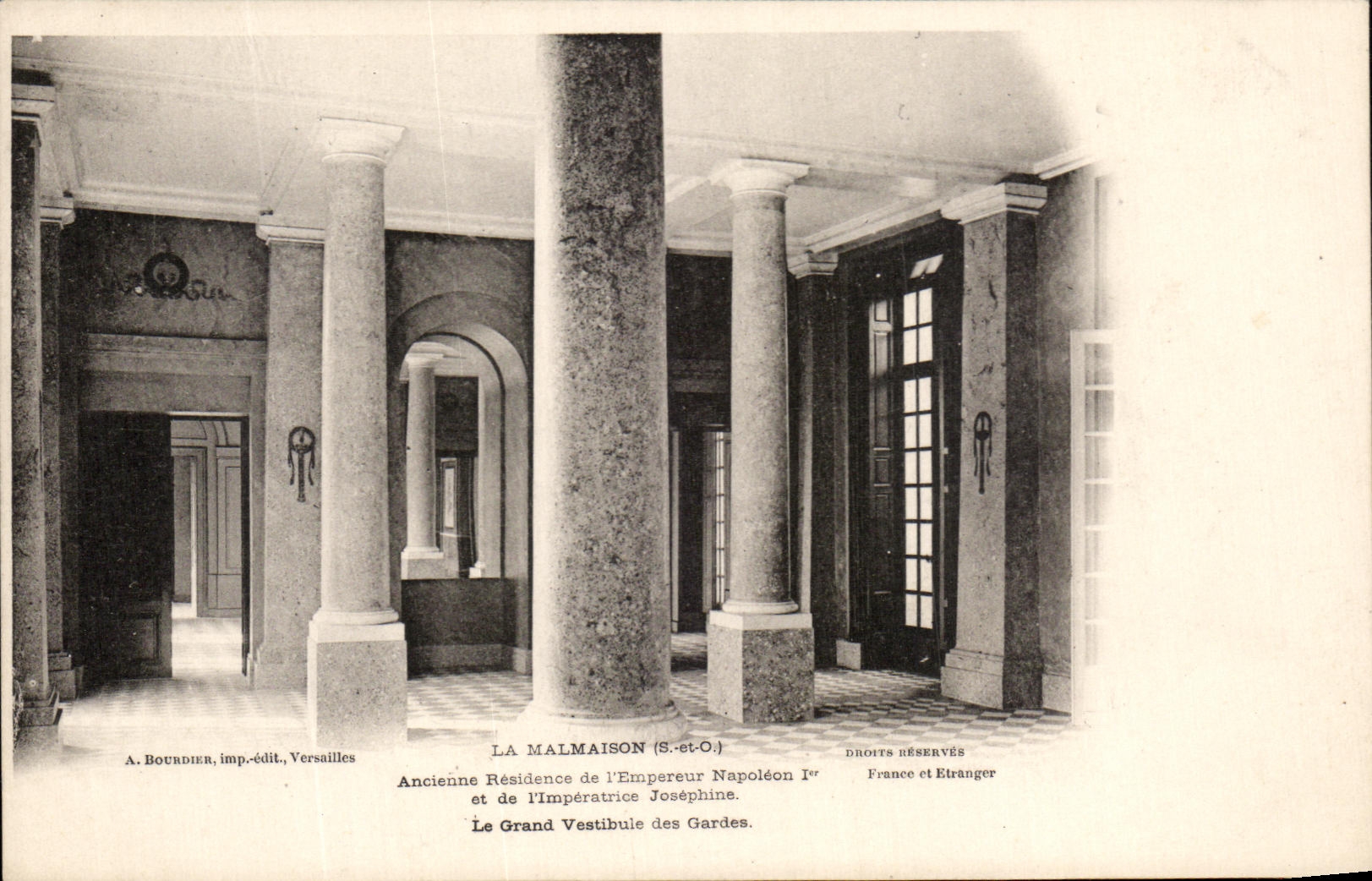 CPA Malmaison Old residence of the Napoleon emperor the 1st large hall of the guards