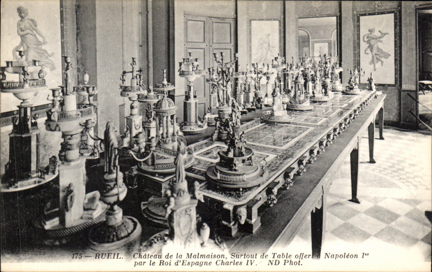 CPA Rueil Castle of Malmaison Surtout of table offered has Napoleon 1st by the king of Spain Charles IV