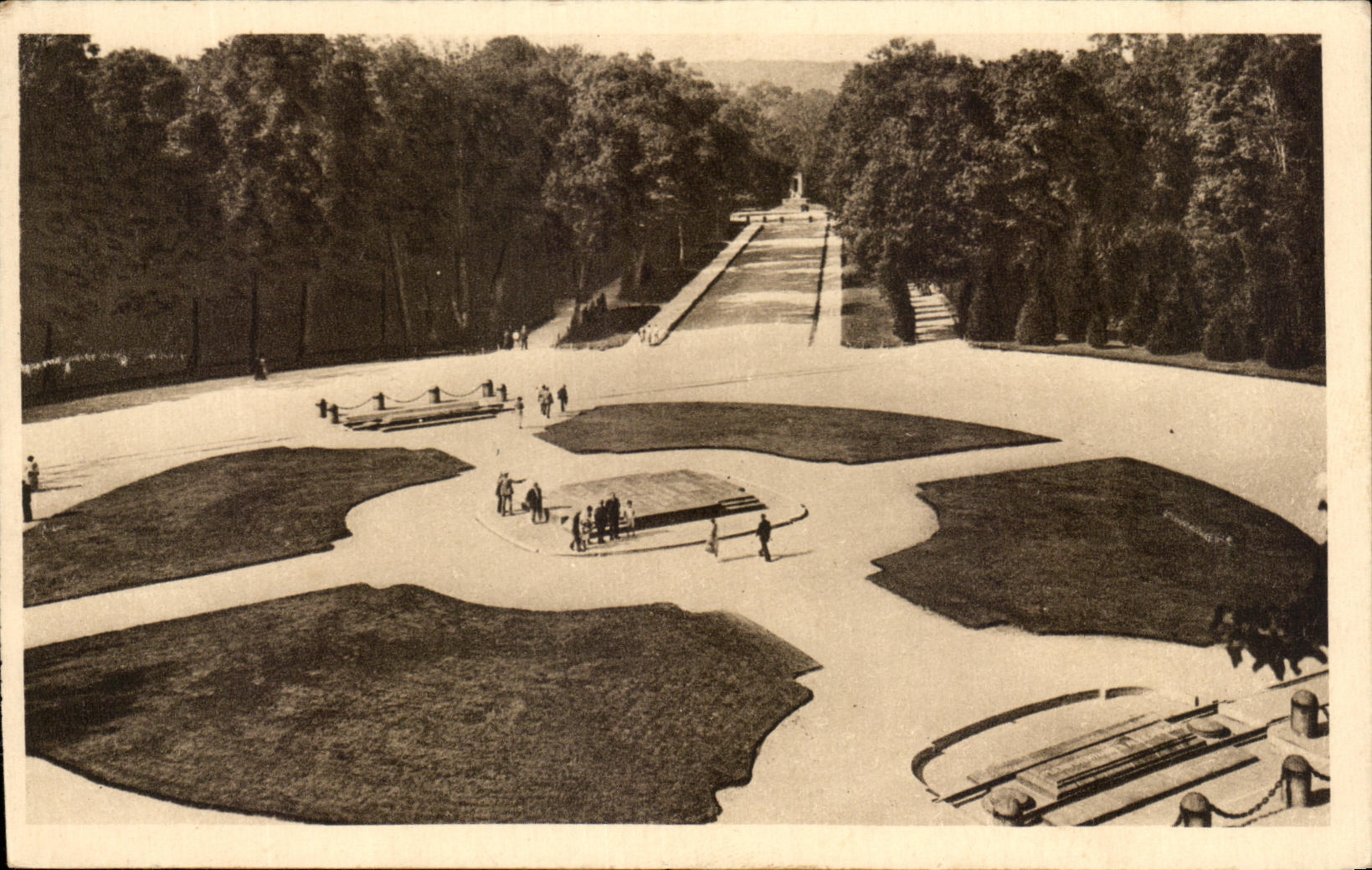 CPA Drill Of Compiegne View Of the Clearing Of the Armistice At the Bottom the Monument Of the Militaria Morning