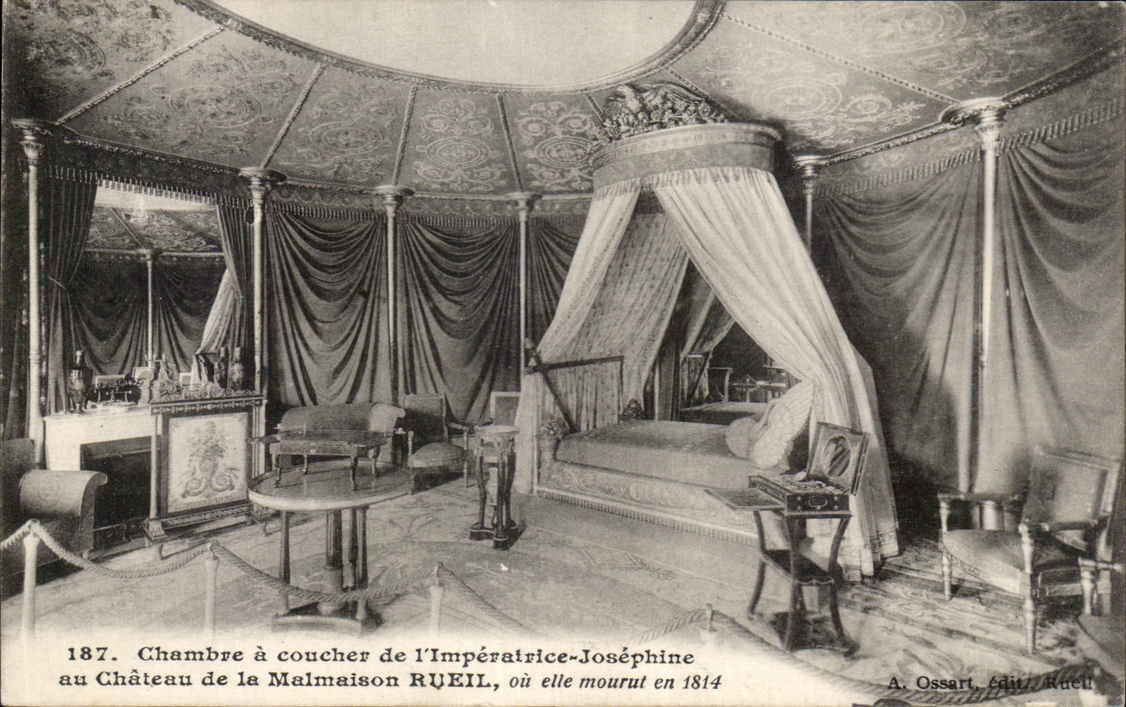 CPA Chambre has Coucher Of Imperalrice Josephine To the castle Of Malmaison Rueil