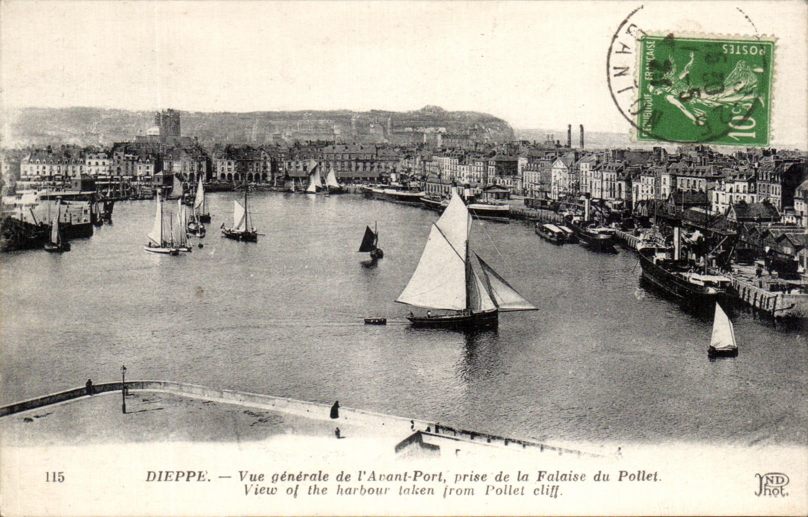 CPA Dieppe Vue generale de l'Avant Port prise de la Falaise du Pollet Bateaux