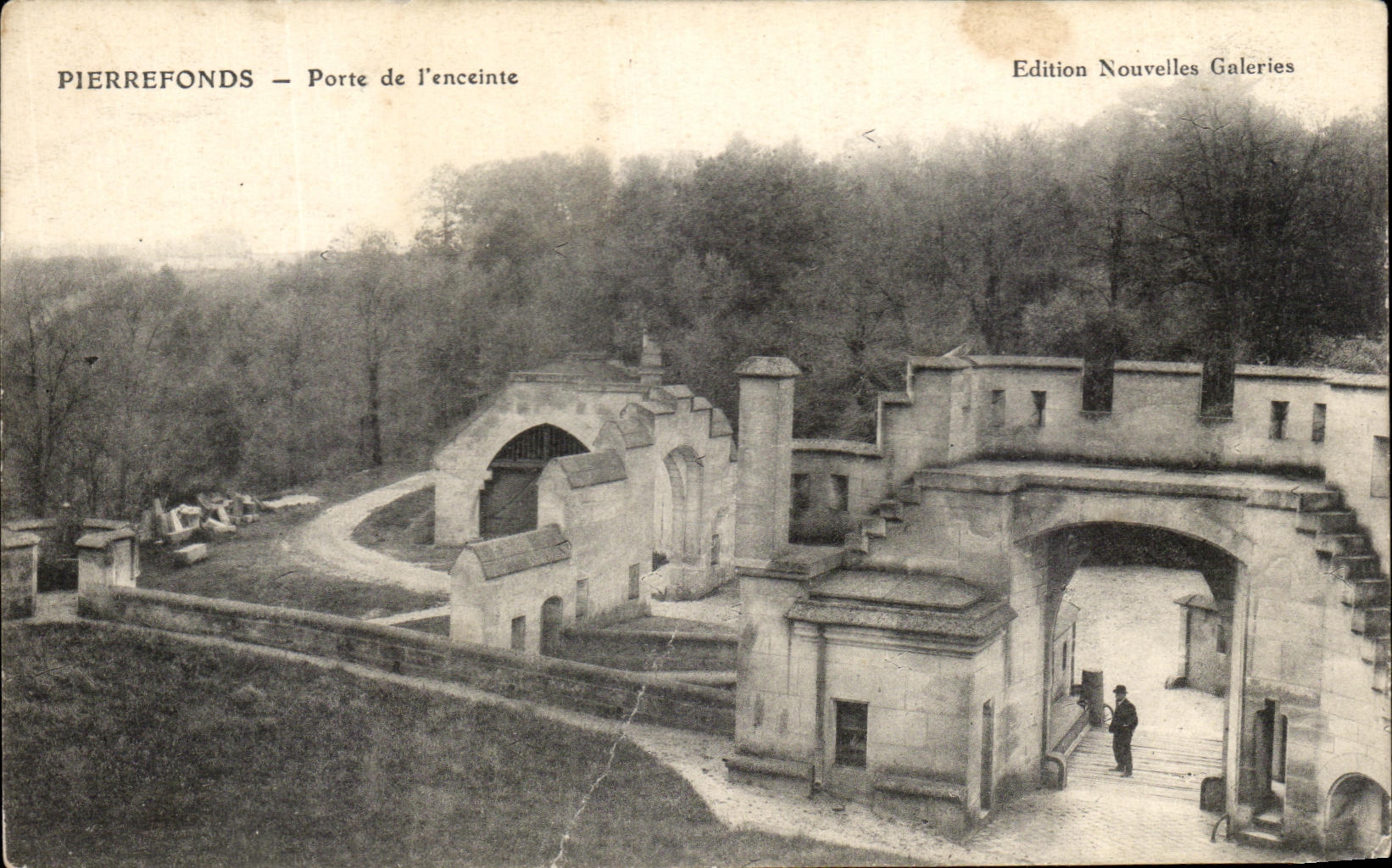 CPA Pierrefonds Porte de l'enceinte 