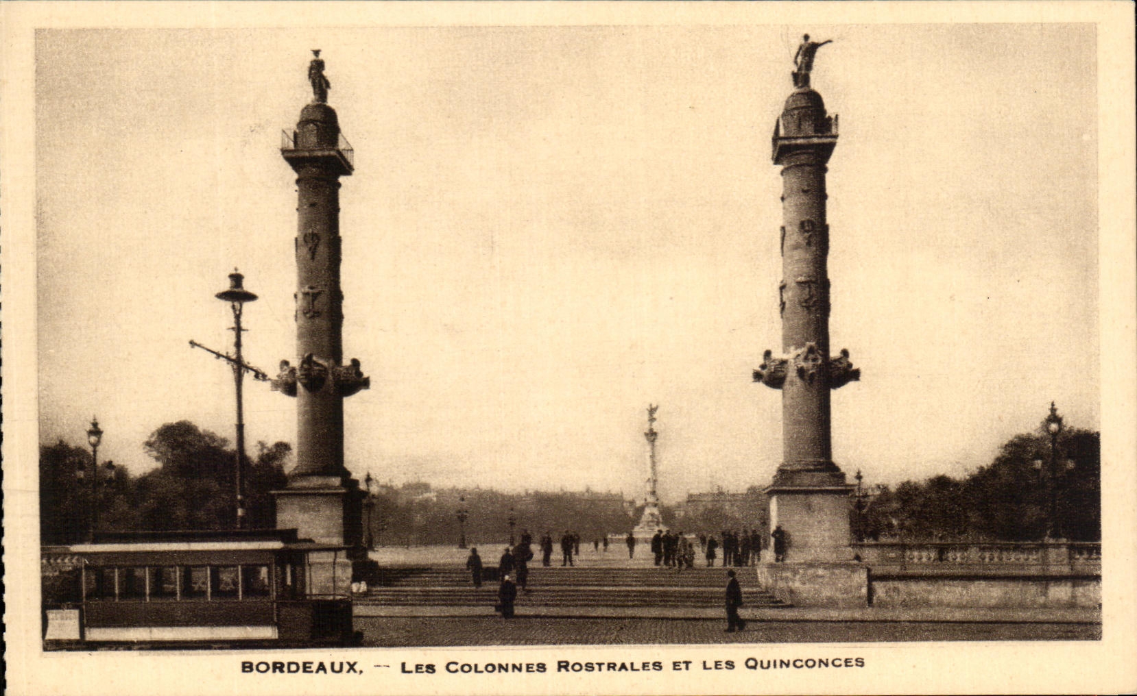 CPA Bordeaux the Rostrales Columns And Quincunxes