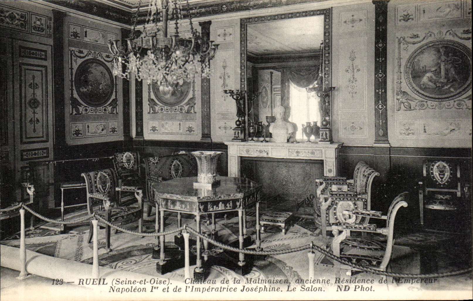 CPA Rueil Castle of Malmaison Old Residence of the Napoleon Emperor and the Josephine Empress the living room