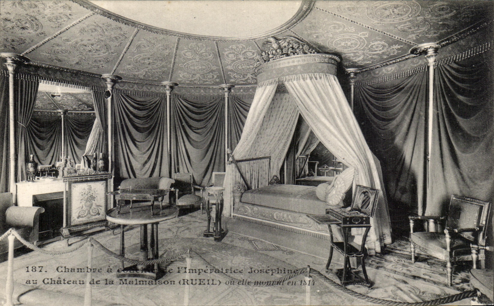 CPA Room with the Jonephine empress with the Castle of Malmaison