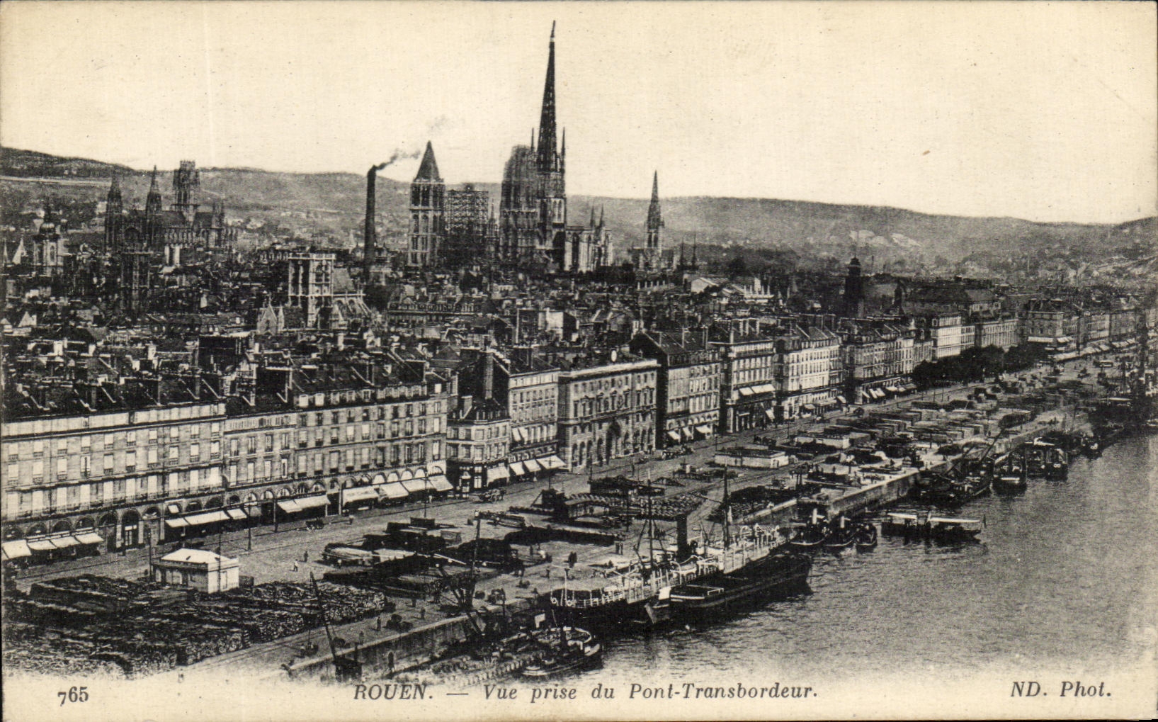 CPA Rouen Seen from of the Transporter bridge Boats