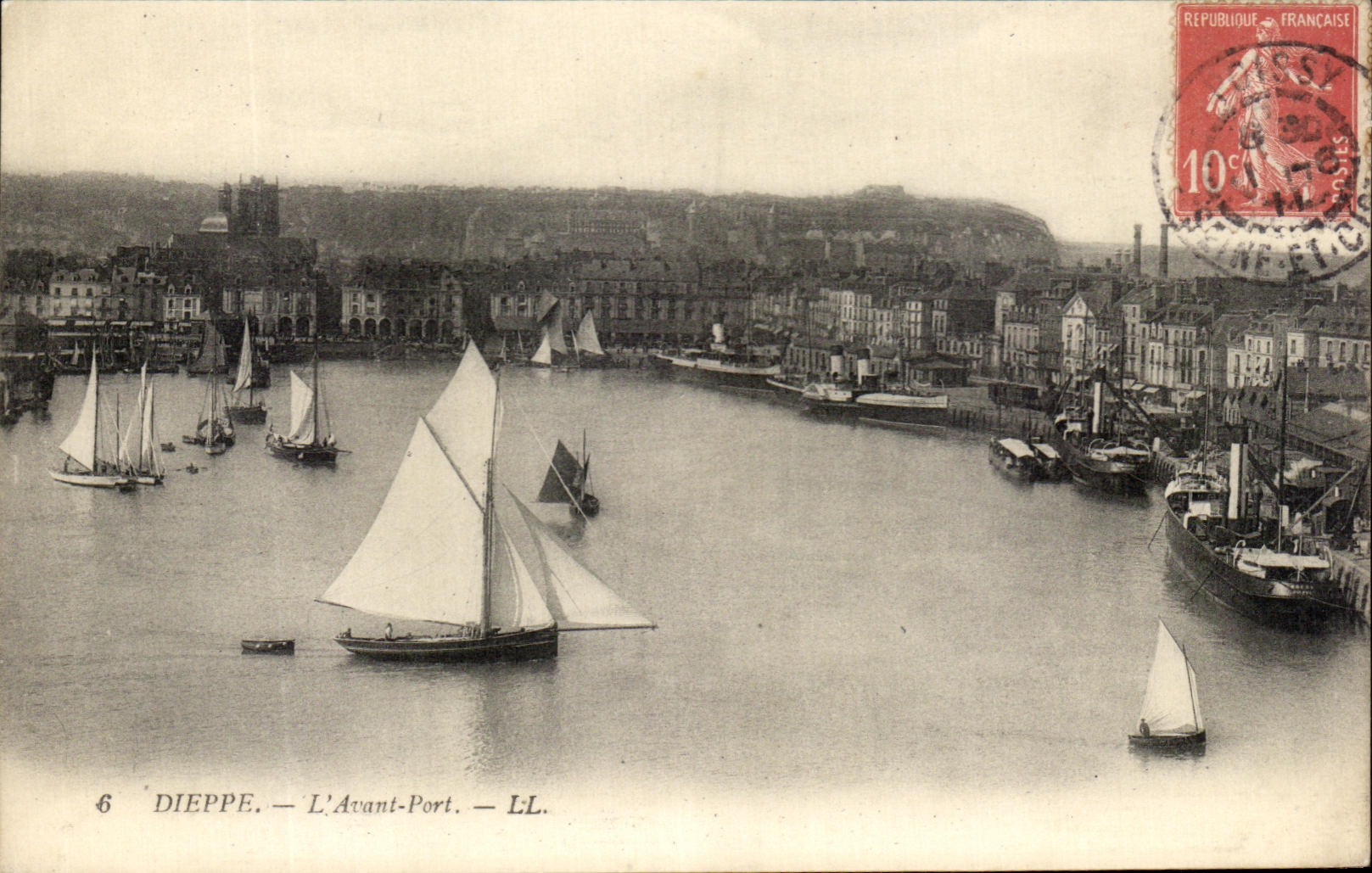CPA Dieppe L'Avant Port Bateau