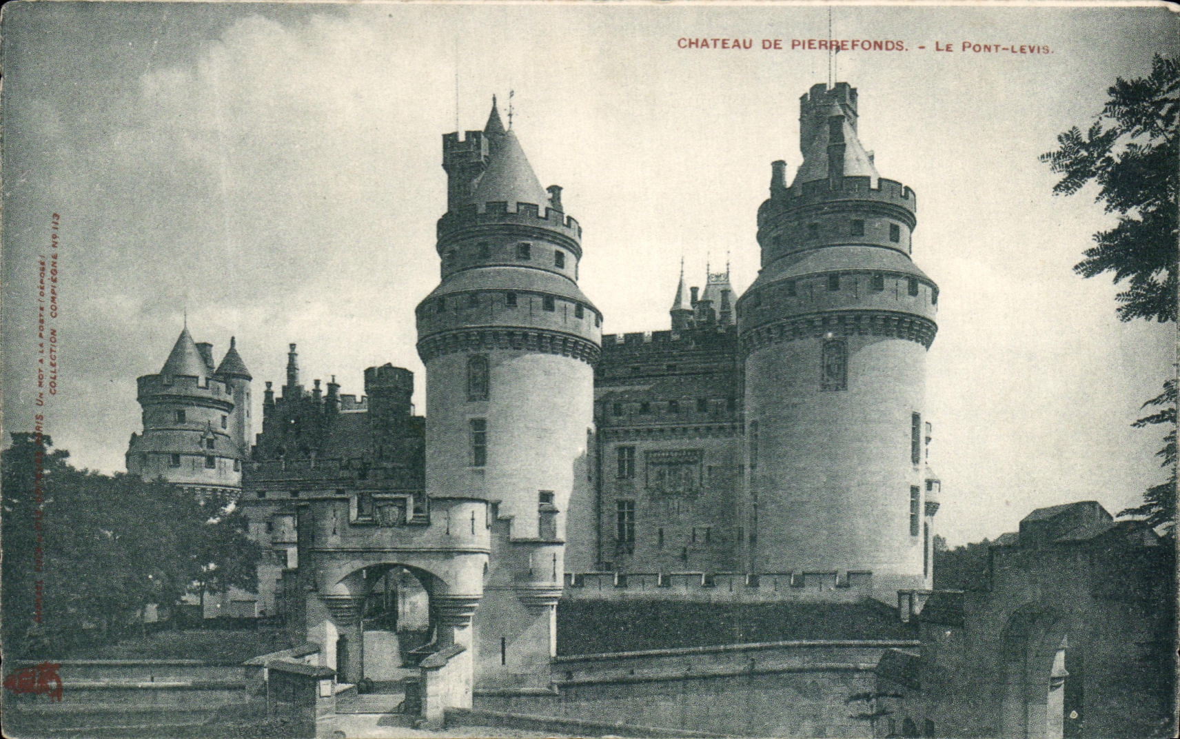 CPA Chateau De Pierrefonds Le Pont Levis