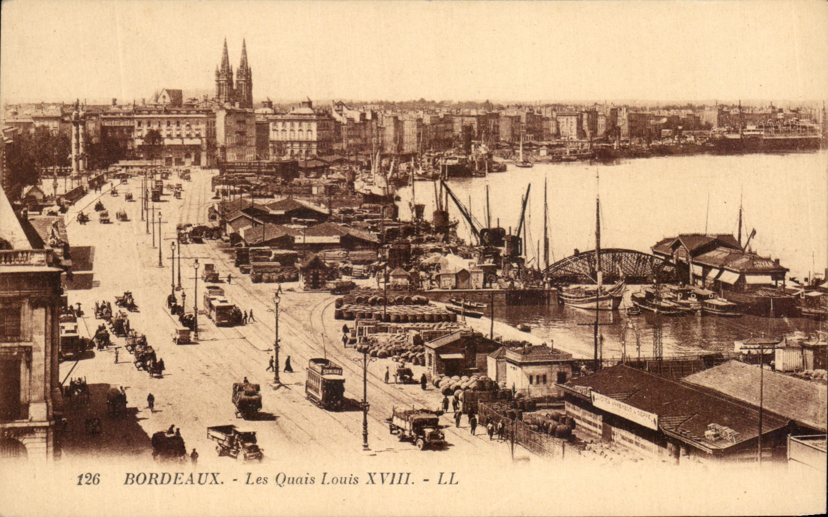 CPA Bordeaux the Quays Louis XVIII Boats