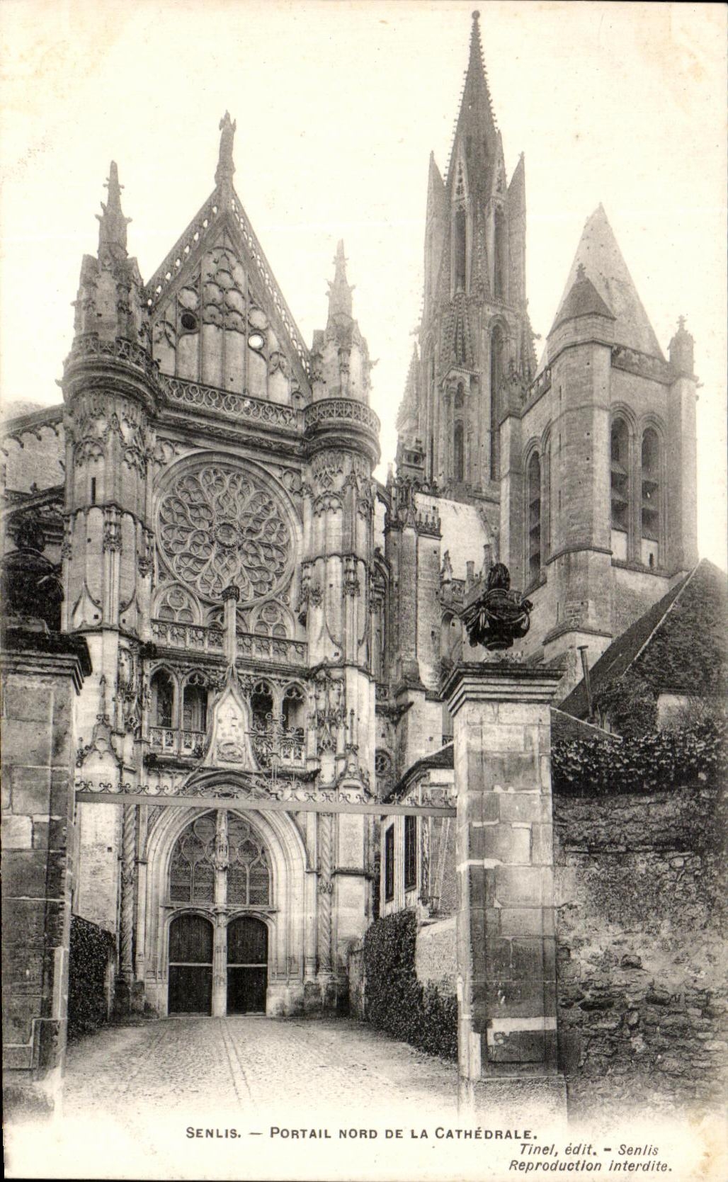 CPA Northern Senlis Gate Of the Cathedral