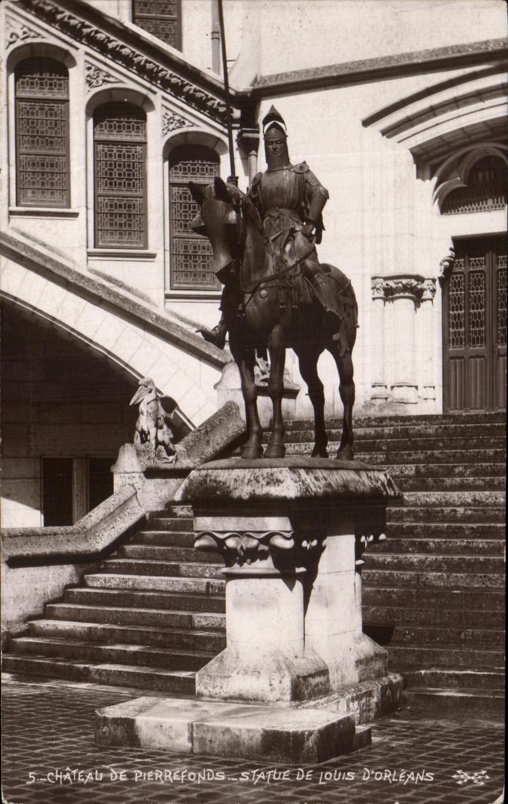 CPA Chateau de Pierrefonds Statue De louis D'Orleans
