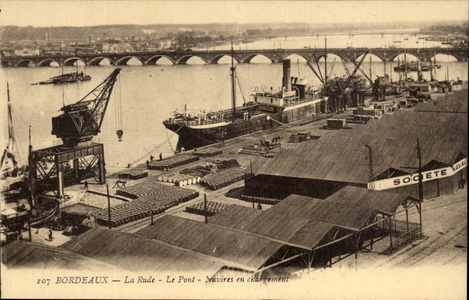 CPA Bordeaux Roads and the Bridge Ships in Loading Boats