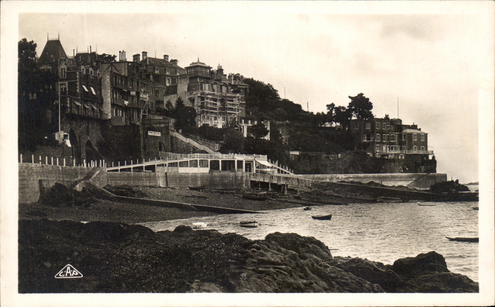 CPA Dinard La Pointe de Bric a Brac et L'Embarcadere des Vedettes