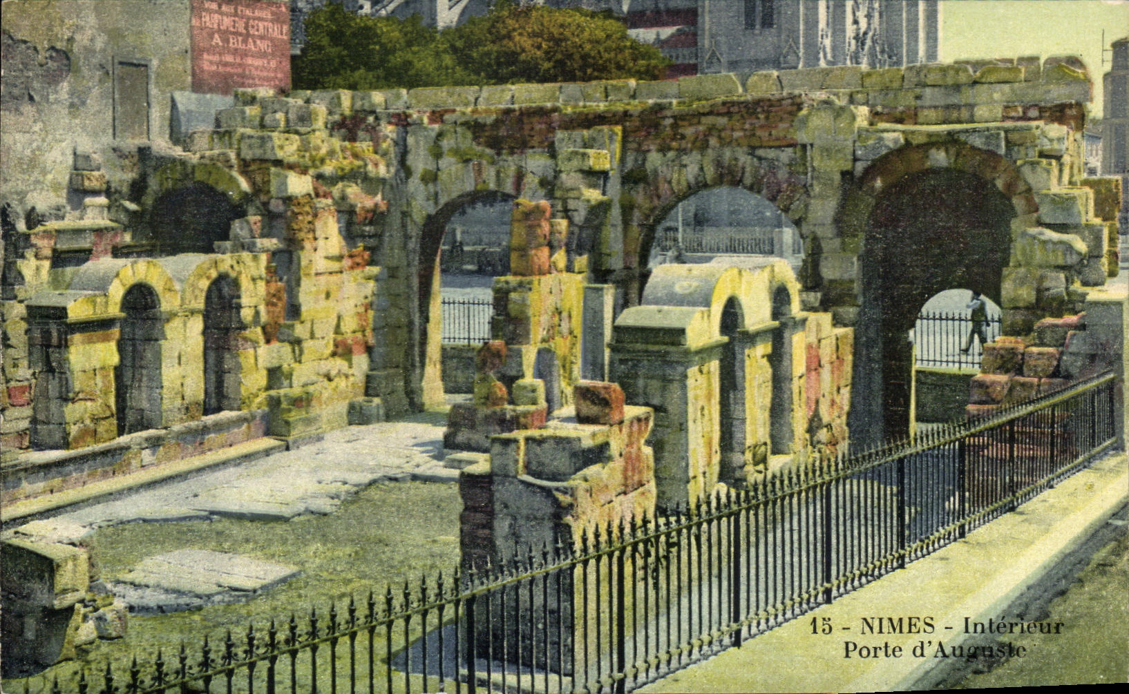 CPA Nimes Interieur Porte d'Auguste