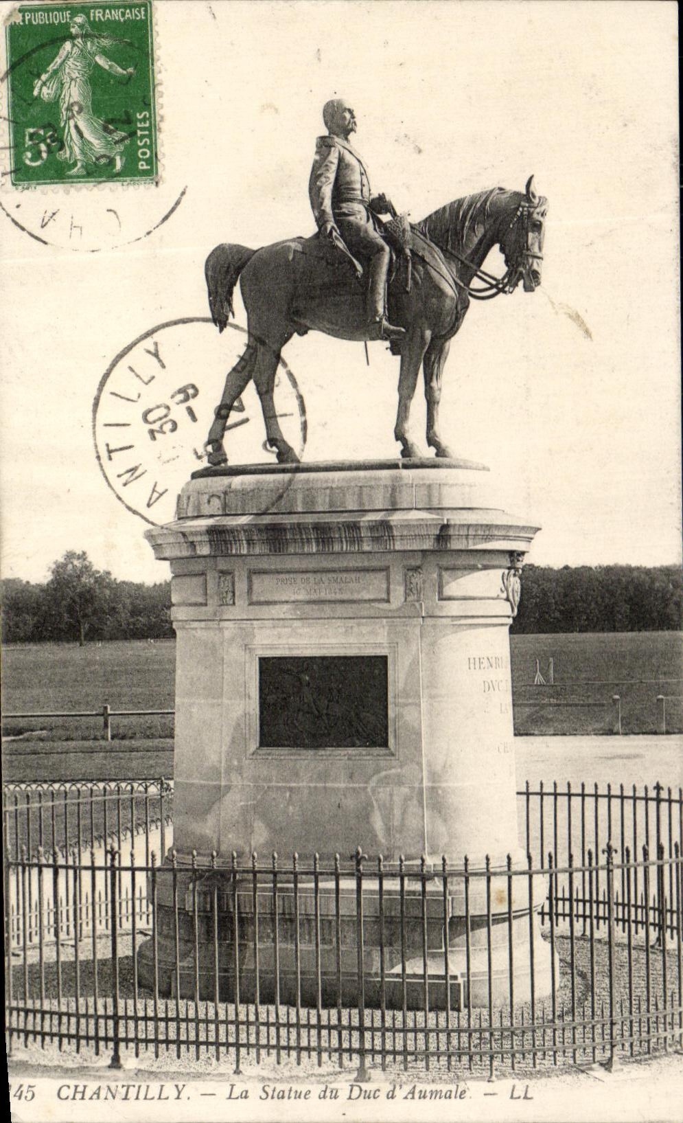 CPA Chantilly La Statue du Duc d'Aumale
