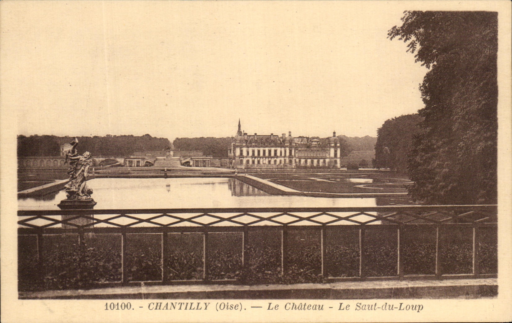 CPA Chantilly Le Chateau Le Saut du Loup