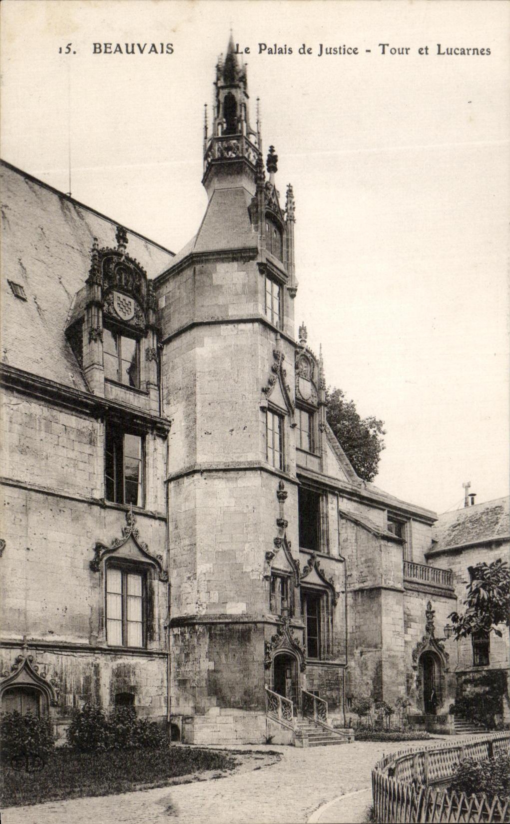 CPA Beauvais Le Palais de Justice Tour et Lucarnes