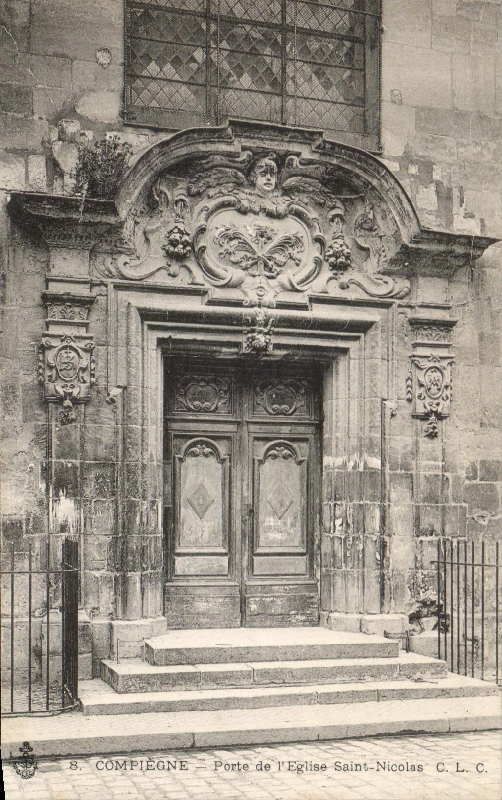 CPA Compiegne Gate of the Church Nicolas Saint