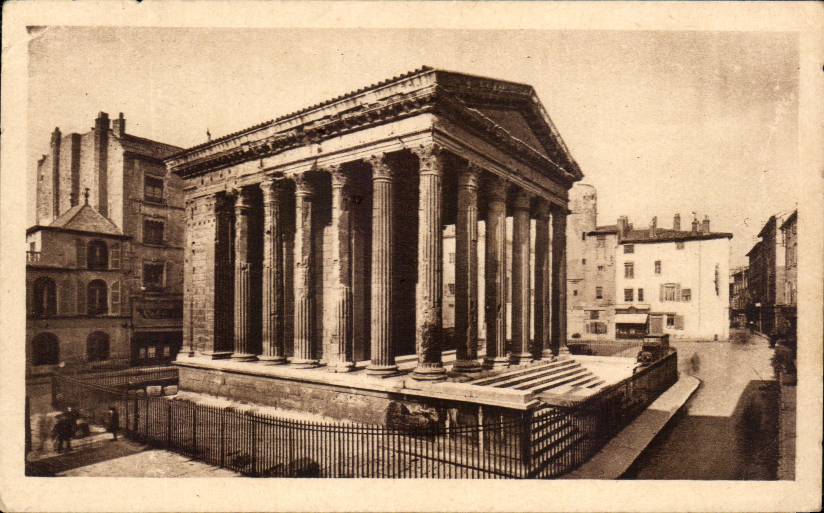 CPA Vienna on the Rhone Temple of Auguste and Livie