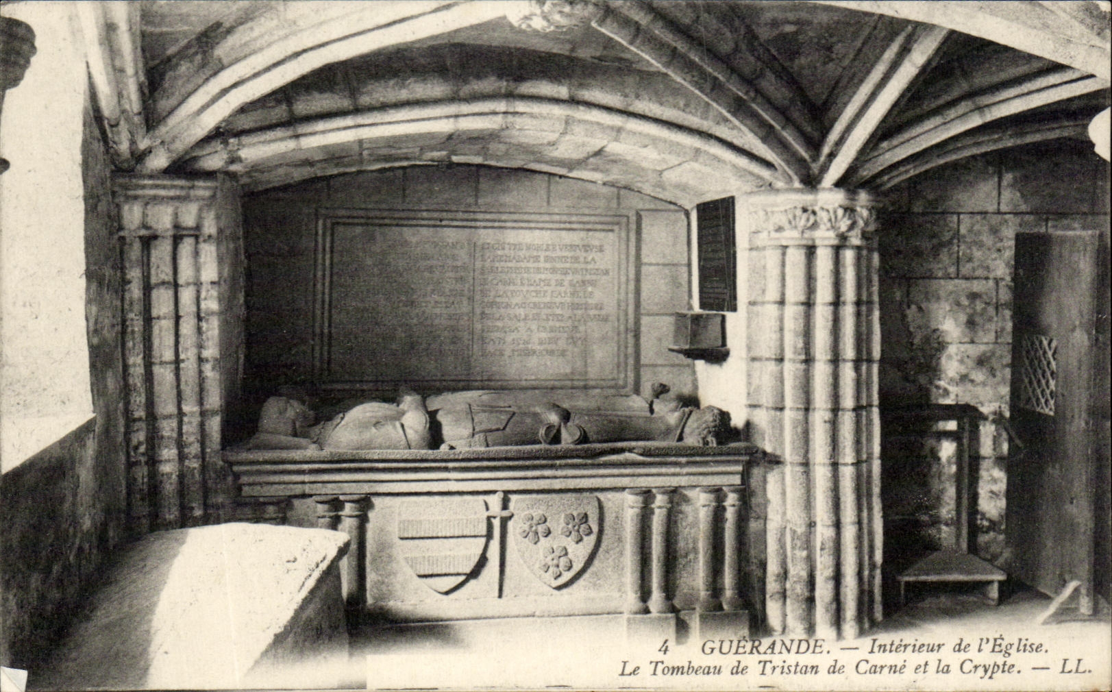 CPA Guerande interior de la iglesia Tomb De Tristan De Carne y la cripta