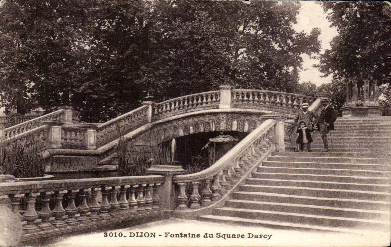 CPA Dijon Fountain of the Public garden Darcy