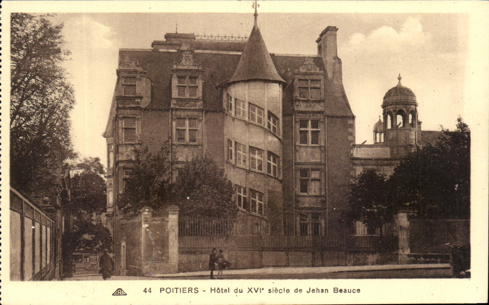 CPA Poitiers Hotel du 15eme Siecle de Jehan Beauce