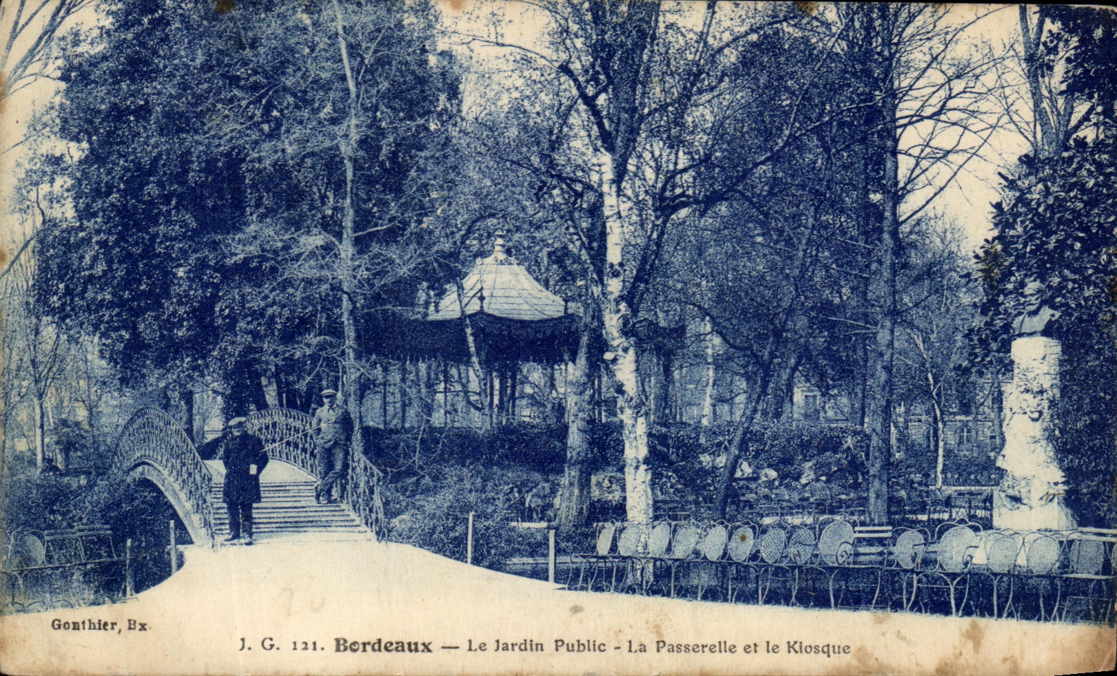 CPA Bordeaux the Public garden the Footbridge and the Kiosk