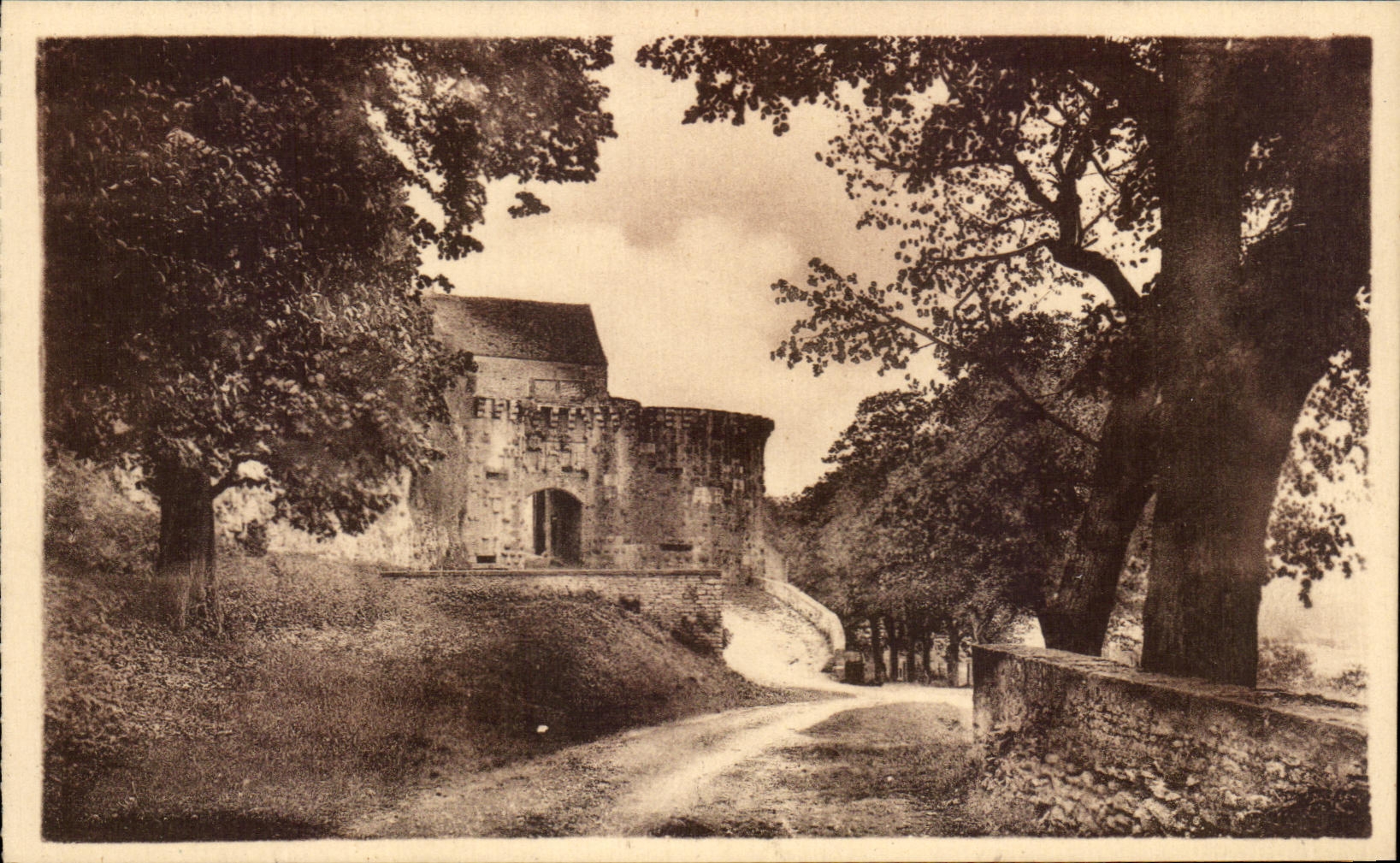 CPA Vezelay Course Stone-drift And New Gate