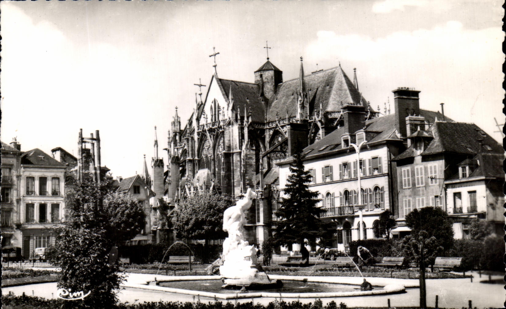 CPA Troyes St Urbain et jardins de la prefecture