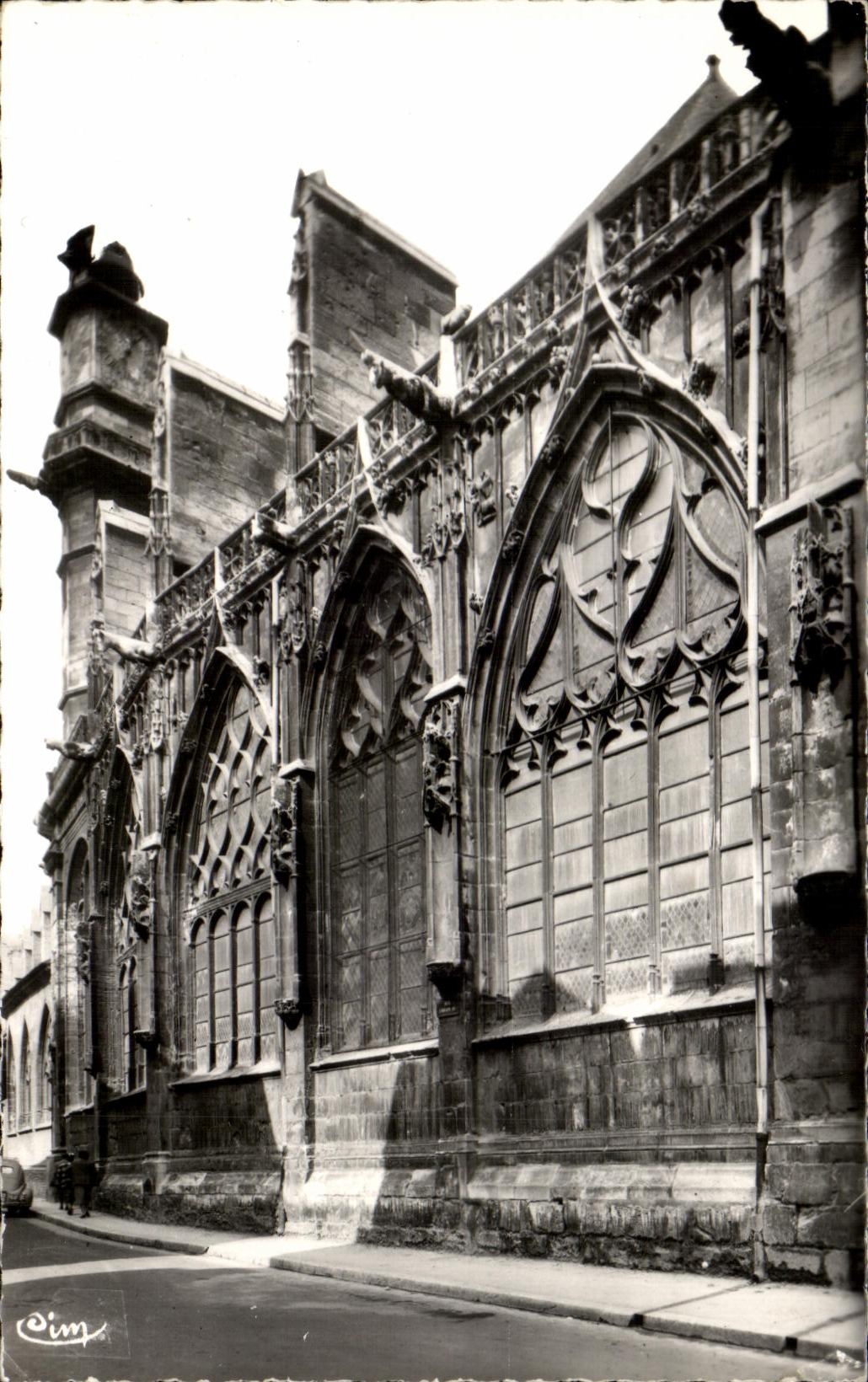 CPA Troyes Eglise St Jean et la Tour de L'Horloge