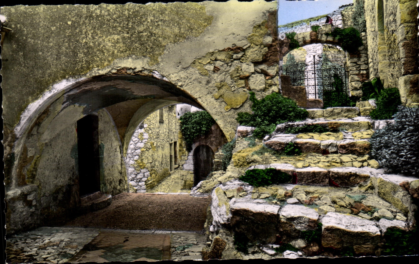 Calle pintoresca vieja de la aldea de CPA Eze