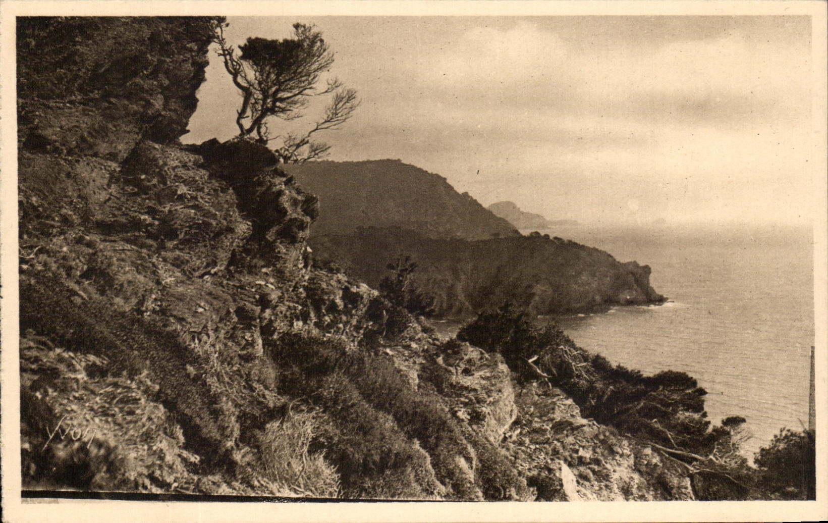 CPA La Douce France Cote D'Azur Les Iles D'Hyeres Porquerolles Vue Sur La Pointe De l'Oustaou De Diou Et Le Grand
