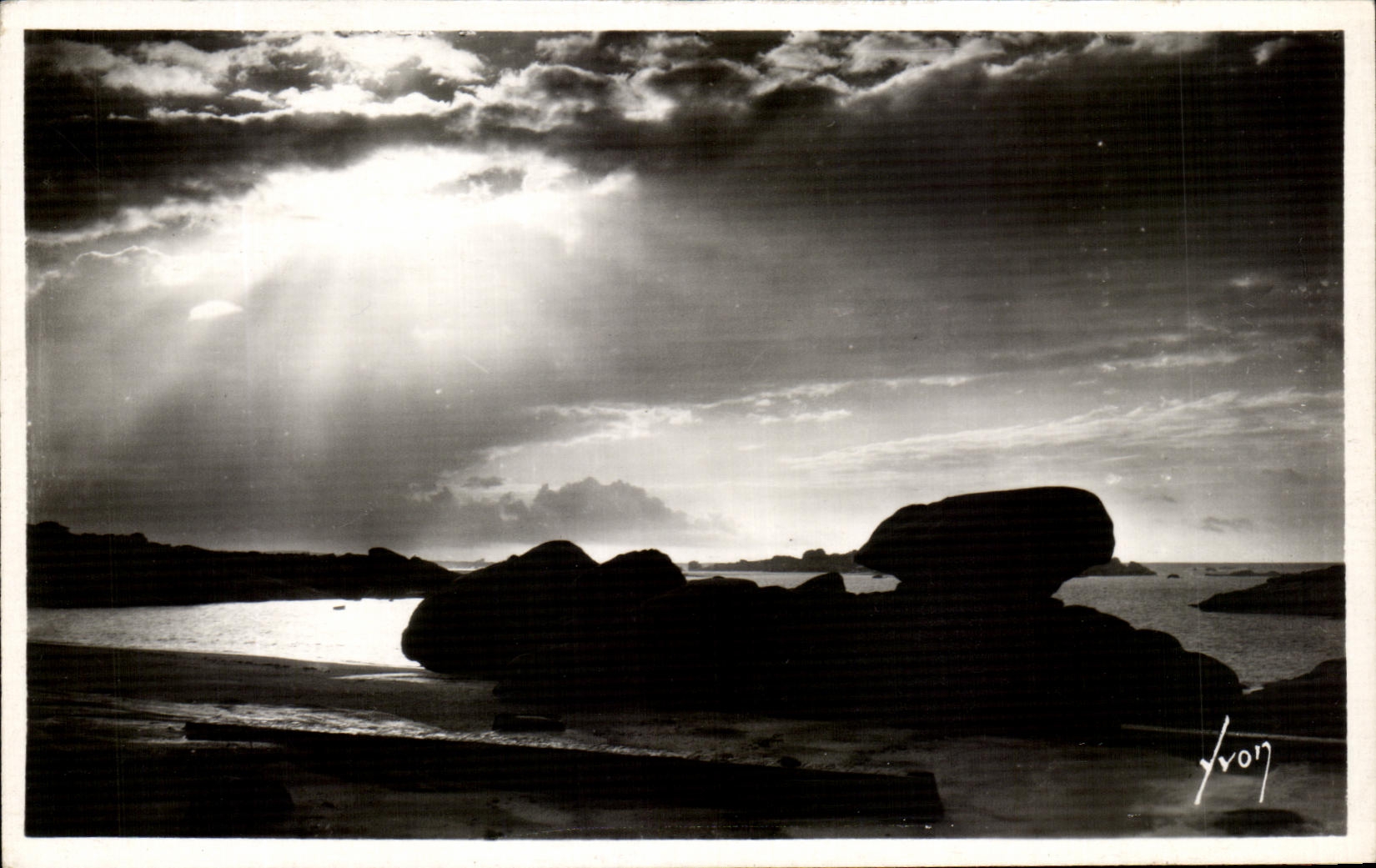 CPA Tregastel Coucher De Soleil Sur La Greve