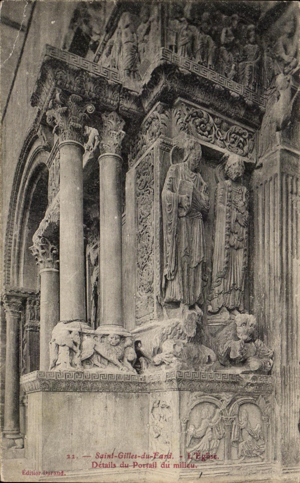 CPA Saint Gilles of Gard the Church Details of the Gate of the Medium