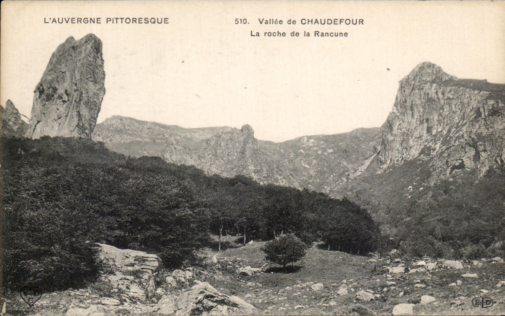 CPA Picturesque Auvergne Valley of Chaudefour the rock of Resentment