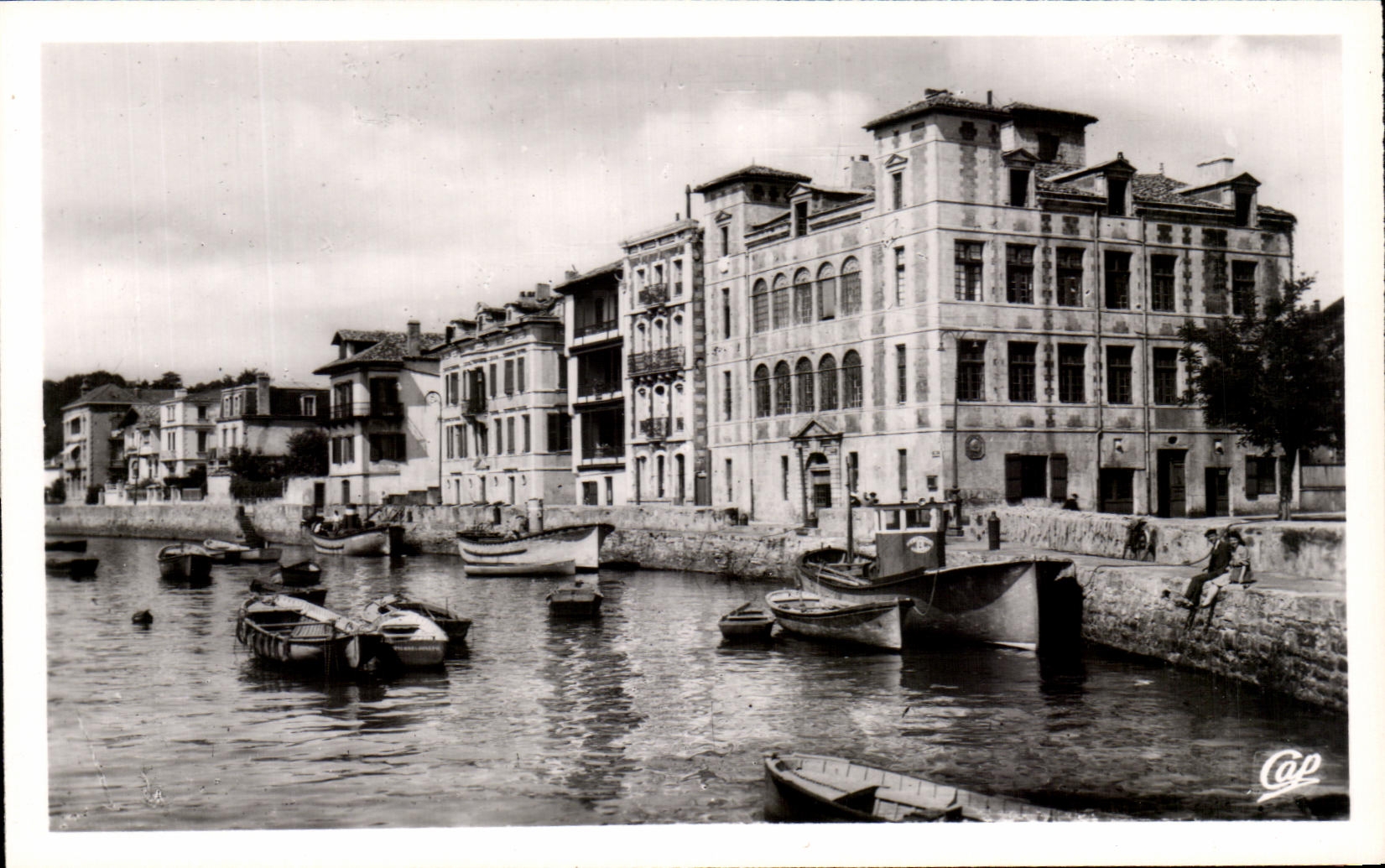 CPA St Jean De Luz Le Port et Maison de I'Infante